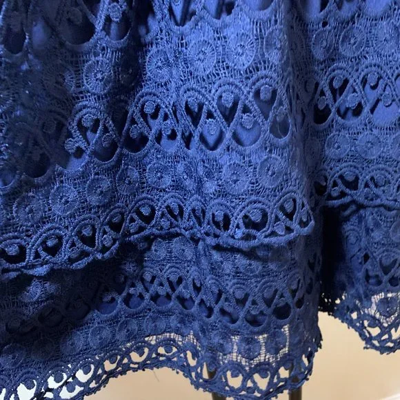 NWT Lulu's Navy Blue Tiered Lace Midi Dress with Bell Sleeves - sz Large - Picture 3 of 5